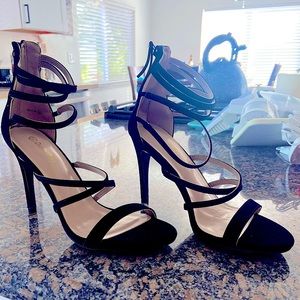 NEVER BEEN WORN!! Matte black sexy heels